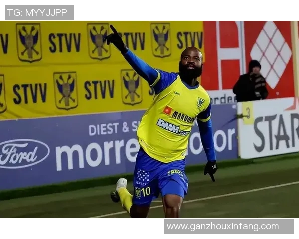 足球明星怒火中烧赛场爆发情绪失控引发争议引发球迷热议